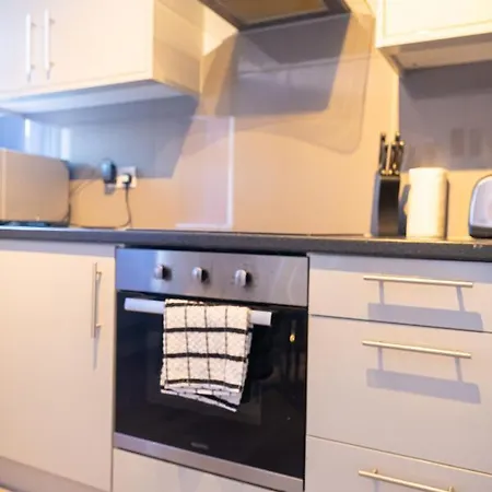 Stylish Studios With Ensuite, Separate Kitchen, And Prime Location In St Helen St Helens  Exterior photo