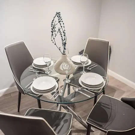 Stylish Studios With Ensuite, Separate Kitchen, And Prime Location In St Helen St Helens  Exterior photo