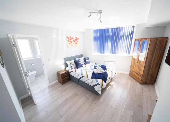 Stylish Studios With Ensuite, Separate Kitchen, And Prime Location In St Helen