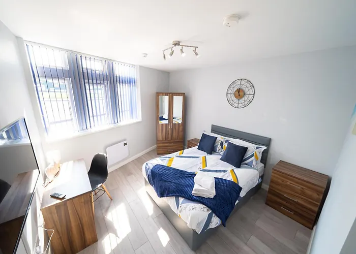 Stylish Studios With Ensuite, Separate Kitchen, And Prime Location In St Helen