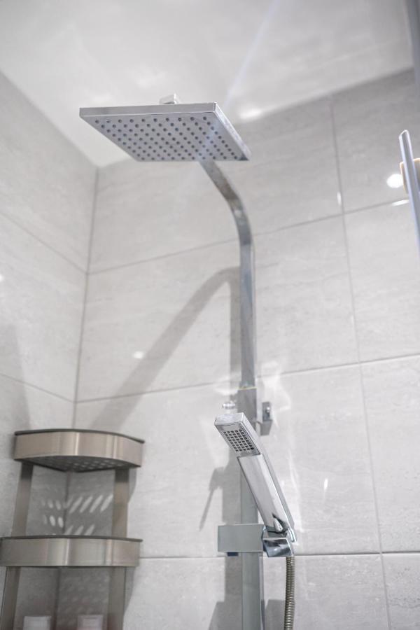 Stylish With Ensuite, Separate Kitchen, And Prime Location In St Helen * St Helens (Merseyside)