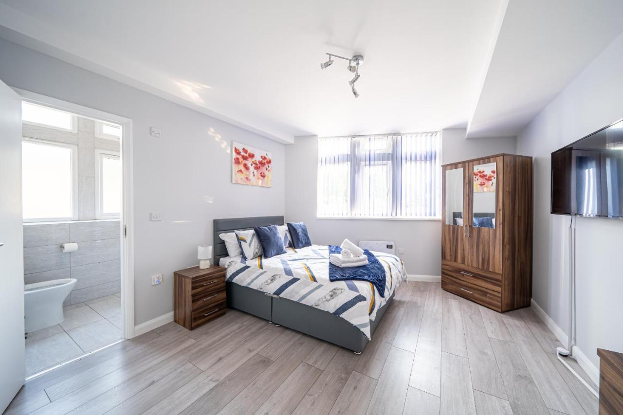 Stylish With Ensuite, Separate Kitchen, And Prime Location In St Helen Holiday home St Helens (Merseyside)