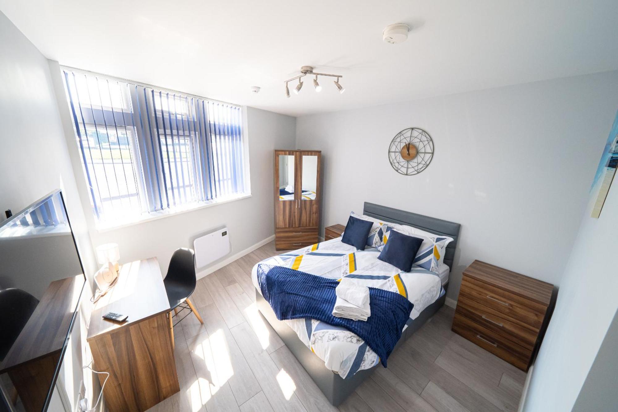 Stylish With Ensuite, Separate Kitchen, And Prime Location In St Helen Holiday home *